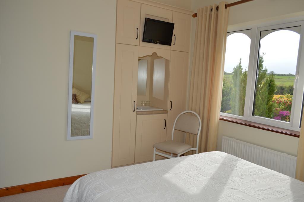 Caseys Homedale Кілларні Номер фото